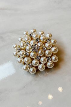 Elegant Cream Brooches For Formal Occasions, Elegant White Pearl Brooches, Formal White Pearl Brooches, White Pearl Brooches For Formal Occasions, White Pearl Brooches For Party, White Pearl Party Brooches, Cream Flower Brooch As A Gift, Elegant Pearl Brooches For Party, Cream Flower Brooch For Gift