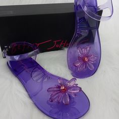 Betsey Johnson Tabby Purple Flower Women's Size 7 Medium Nib Jelly Sandal Color: Purple. Flower Detail 0.5" Heel Buckle Closure, Round Toe, Upper Poly Vinyl Chloride, Solo/Lining Man-Made. Retails For $49. Price Firm Adjustable Jelly Sandals With Flat Heel For Spring, Adjustable Ankle Strap Jelly Sandals For Spring, Adjustable Flower Sandals For Spring, Trendy Floral Print Beach Sandals, Purple Flat Heel Beach Sandals, Purple Ankle Strap Sandals For The Beach, Spring Purple Sandals With Flat Heel, Spring Purple Flat Heel Sandals, Purple Adjustable Sandals For Party