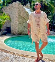 "Frayed Set of shorts and shirt Super cool super comfortable and unique design! Thanks to its breathable fabric, you will feel comfortable and at the same time you will love to wear it as it is the perfect outfit for your next music festival, beach days or any other ceremonies. This trendy set of hooded kimono and shorts is made with organic cotton made in an artisan loom loom 100% hand made, Sustainable fashion, Eco-friendly and high quality standard. Shirt Closed sides poncho Available in blac Bohemian Outfit Men, Hooded Kimono, Rave Men, Tulum Outfits, Mens Poncho, Bohemian Men, Beach Outfit Men, Ecru Color, Herren Outfit