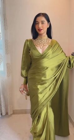 Blouse Ideas For Satin Saree, Satin Cloth Blouse Designs, Satin Saree Outfit, Green Satin Saree Look, Non Padded Blouse Designs, Satin Blouse Designs Latest, Blouse With Satin Saree, Puff Full Sleeve Blouse Indian, Blouse Designs Satin