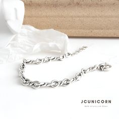 This Sterling Silver Bracelet has a distinctive and stylish look, and the sterling silver material is perfect for wearing to shows or parties. Detail Item No: JC-Metals-11Material: S925 silverColor: SilverChain length: 16.5cm + 3cm (extension chain)Weight: 13.98-14.25g Womens Silver Jewelry, Retro Bracelet, Silver Bracelets For Women, Gemstone Bangle, Silver Chains, Fine Jewelry Bracelets, Bracelets For Women, Sterling Silver Bracelet, Chain Link Bracelet