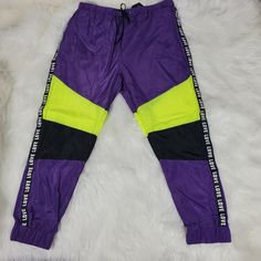 New Look Sports Women's Size Xl Purple Retro Pants. This Is Brand New With Tags. Size Xl Length: 38-1/4" Wait Across Front: 16-3/4" Inseam: 27-1/2" B7 Trendy Sports Sweatpants With Elastic Waistband, Stretch Hip Hop Pants For Sports, Trendy Sports Joggers With Elastic Waistband, Trendy Moisture-wicking Sports Bottoms, Hip Hop Stretch Activewear For Sports, Trendy Sports Activewear Long Pants, Purple Sportswear Pants For Gym, Purple Athleisure Pants For Gym, Purple Athleisure Pants For Workout