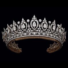 925 sterling silver CZ Zircon  Duchess of Roxburghe royal tiata, bridal tiara,wedding tiara Metal Type: Sterling Silver 925 Metal purity:92.5  Metal weight: 150.00 grams About stone:  Stone type: American Diamond/Zircon CZ  Stone weight: 145.109 ctw Stone Setting : Pave Stone Clarity: AAA+ Stone cut: Excellent  Stone Color : White/colorless Item Dimension  Diameter of parure: 6.5 inches or 197 mm Height: 4.00 inches or 6.7 cm Product Finished Color: Plated 18k White Gold White gold use Country England, Handmade Tiaras, Royal Crowns, Royal Tiaras, Beautiful Tiaras, Diamond Tiara, Royal Jewels, Wedding Tiara, Royal Jewelry