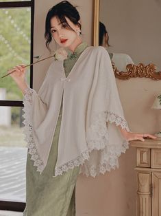 Green Cheongsam Dress, Japanese Women's Clothing, Chinese Fashion Cute, Vietnamese Fashion Modern, Chinese Royal Clothing, Green And White Clothes, Dresses With Shawls, Shawl With Dress, Indian Fashion Women