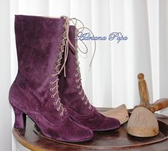 gypsy boho :) Light Purple Boots, Customized Boots, Colorful Steampunk, Edwardian Boots, Boots Victorian, Purple Wedding Shoes, Retro Boots, Victorian Shoes, Victorian Boots