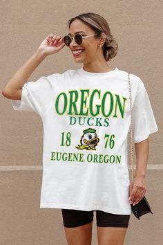 Whether you're cheering on your team from the sidelines or enjoying the festivities at the tailgate, our Oregon Ducks Unity Oversized Crewneck Teeis sure to keep you looking and feeling fabulous all season long. Join the fashion game and make every game day unforgettable! Casual Crew Neck T-shirt For Football Season, Green Sports Fan T-shirt For College, Casual Fan Gear T-shirt For Sports Season, Casual Green T-shirt For Fan Gear, Green Casual T-shirt For Game Day, From The Sidelines, Oversized Crewneck, Oregon Ducks, Spring Collection