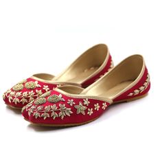 Slay in our amazing handmade Punjabi jutti with Hand embrodiery. Color : Red Style : Punjabi jutti All the raw material used is in favor of veganism and opposes animal cruelty. Our products are handmade and a testimony of human art and labor. Slight imperfection can be due to human touch. Please message us for any customization. Festive Embroidered Slip-on Flats, Bollywood Style Festive Flats With Round Toe, Bollywood Style Round Toe Flats For Festive Occasions, Festive Handwork Round Toe Flats, Traditional Dori Work Flats With Round Toe, Bollywood Style Flats For Diwali Festival, Bollywood Style Flats For Diwali Festive Season, Traditional Flats With Dori Work And Round Toe, Bollywood Style Embroidered Slip-on Flats