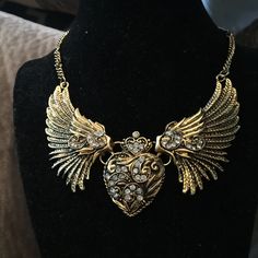 Very Pretty Angel Wing Necklace Angel Wing Necklace, Angel Necklace, Pretty Angel, Wing Necklace, Gold Chain Necklace, Necklace Gold, Angel Wings, Gold Chain, Gold Chains