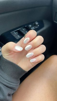 chrome almond nails White French With Chrome Nails, Pearl Chrome Almond Nails, Chrome White Short Nails, Short White Crome Nails, Cute White Chrome Nails, Round White Chrome Nails, White Chrome Gel Nails Short, Short Aesthetic Almond Nails, Aesthetic Nails Chrome