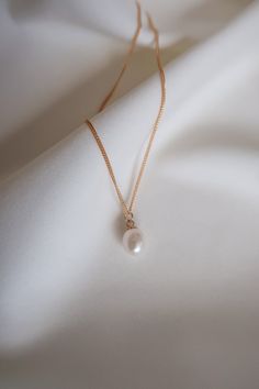 📌 Please Re-Pin for later 😍💞 simple gold jewelry, jewelry deals, fine jewelry clearance sale, fine jewelry necklaces, best places to buy gold jewelry, luxury brand jewelry Grad Jewelry, Simple Gold Jewelry, Juliana Jewelry, Dainty Gold Jewelry, Cat Earrings Studs, Pearl Necklace Vintage, Vintage Fine Jewelry