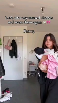 ig: yasmxns How To Tie A Shirt Knot, Outfits Quiz, Customised Clothes, Easy Diy Clothes, Butterfly Sandals, Diy Fashion Clothing, Diy Clothes Life Hacks