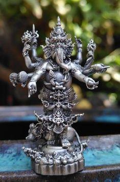 Ganesha Tattoo, Ganpati Ji, Ganesh Photo, Rangoli Borders, Hindu Statues, Ganesh Ji, Ganesh Statue, Antique Jewellery Designs, Wood Statues