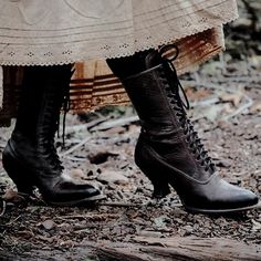 Victorian Boots, Victorian Aesthetic, Enola Holmes, Film Tv, Look Vintage, Mode Vintage, Historical Fashion, Vintage Shoes, Victorian Fashion