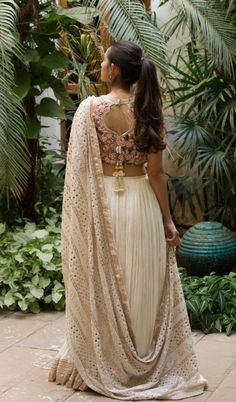 Organza Choli, Chiffon Lehenga, Chikankari Dupatta, Motifs Embroidery, Blouse Lehenga, Desi Wedding Dresses, Lehenga Style, Desi Wedding, Embroidery Motifs