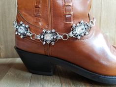 Clear rhinestone and silver sparkling boot bling, Sparkling rhinestone boot bracelet. This fabulous boot bracelet features three clear sparkling rhinestones surrounded by scrolled antiqued silver and clear rhinestones. It's connected with sturdy silver jump rings and fastens to stainless steel curb chain. The bracelet is approximately 16 inches long and closes with a sturdy lobster claw clasp. **Listing for a single bracelet** It's ready to ship! thank you for stopping by to browse! Each order s Western Wedding Boots, Cowgirl Boots Wedding, Pearl Boots, Boot Chains, Single Bracelet, Bridal Boots, Boot Bracelet, Boot Bling, Estilo Indie