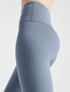 Introducing a truly next-level legging. Featuring HiTouch™️3D fabric technology that provides enhanced support and compression for your thighs, glutes, and calves with zero pilling. It honestly feels like a dream! Teen Pants, 3d Fabric, Compression Clothing, Hip Kids, Fabric Technology, Weird Fashion, Best Leggings, Compression Leggings, Wireless Bra