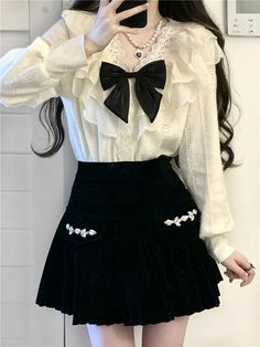 Cute Blouse With Lace Doll Collar, Cute Spring Party Blouse, Elegant Black Top With Doll Collar, Cute Ruffled Party Tops, Cute Long Sleeve Party Tops, Feminine Fall Blouse With Bow, Black Doll Collar Blouse For Party, Cute Ruffled Party Blouse, Cute Long Sleeve Party Blouse