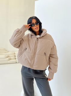 Puffer jacket  Zip front fastening  Twin hip pockets  High neckline  Ribbed cuffs  Drawstring waist  Drop shoulder  Fully lined England Trip, Jacket Beige, Fleece Dress, Sweatshirt Set, Outerwear Outfit, Jacket Brands, Loungewear Sets, Knit Sweatshirt, Casual Tank Tops