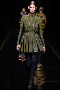 Balmain Fall 2014 Ready-to-Wear Collection Slideshow on Style.com Rtw Dress, Christophe Decarnin, Best Of Fashion Week, Designer Board, Balmain Collection, Fantasy Wardrobe, Structured Dress, Victorian Period