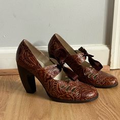 Worn A Few Times - Much Loved! John Fluevog Scarlet Pumps. Scarlet Color, 18th Century Women, John Fluevog Shoes, Fluevog Shoes, John Fluevog, Woman Shoes, I Cool, Character Outfits, 18th Century