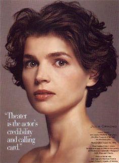 Julia Ormond, Short Curly Hairstyles For Women, 60s Hair, 70s Hair, Cute Haircuts, Short Curly Haircuts, Penteado Cabelo Curto