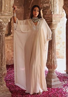 Ivory Draped Kaftan Seema Thukral - Fabilicious Fashion Goddess Dress Pattern, Arabic Outfits For Women, Kaftan Pattern Caftan Dress Style, Arabic Fashion Women, Egyptian Kaftan, Arabic Outfits, Draped Kaftan, Glass Embroidery, Arabic Outfit