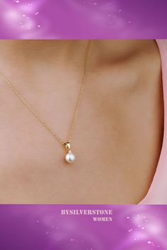 This pearl necklace, suspends from a delicate 18k yellow gold chain. Perfect for wearing alone or layering it with other pieces. Wedding jewelry . Bridal pearl necklace. Gold women pendant. Gift jewelry for christmas. Gift for her. #pearlnecklace #weddingnecklace #bridaljewelry #christmasjewelry #giftforher #giftforwomen 30s Women, Jewelry For Christmas, Pearl Necklace Gold, Simple Jewellery, Bridal Pearl Necklace, Pearl Gifts, Wedding Bridesmaid Jewelry, Women Pendant, Jewelry Bridal