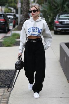 Italian Street Style, Stile Kendall Jenner, Hailey Baldwin Style, Mode Editorials, Streetwear Mode, Casual Styles, Model Look, Looks Street Style