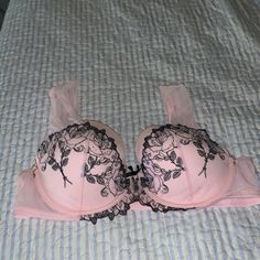 Brand New! Feminine Push-up Party Bra, Victoria's Secret Party Bra With Removable Pads, Feminine Padded Bra For Party, Feminine Party Bra With Padded Cups, Feminine Party Bra With Lined Body, Feminine Bra For Party, Stretch Bra For Spring Party, Spring Party Bra With Stretch, Spring Underwire Bra For Night Out