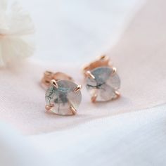 Moss agate studs are made in 14K Rose gold in a minimalist and elegant style. Perfect gift for your lovely one ! If you are looking to make this piece even more custom and special, feel free to contact me, and we will find a way to make something specially for you.💕 DETAILED DESCRIPTION METAL Rose Gold 14K WEIGHT 0.8g DETAILS OF GEMSTONES Moss agate SHAPE Round SIZE 6mm QUANTITY 2 🛠Handcrafted with love from our workshop in Prague.🛠 P A C K A G I N G🎁 The dainty gold earrings will be careful Rose Gold Earrings Studs Unique, Minimalist Gemstone Jewelry, Moss Agate Earrings, Tiny Diamond Necklace, Christmas Gift Earrings, Moss Agate Jewelry, Dainty Gold Earrings, Rose Gold Earrings Studs, Gemstone Stud Earrings