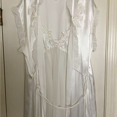 This Is A Beautiful White Baby Doll & Robe Set, Gorgeous Lace Design On The Front & Sheer On The Back ! Just Beautiful ! Great Fo4 A New Bride Or Just Want To Look Gorgeous For Husband. In Pristine Condition ! Ty Blue Bride, Sheer Robe, Embroidered Robes, New Bride, Black Lingerie Set, Sequin Gown, Babydoll Lingerie, Bridal Robes, Just Beautiful