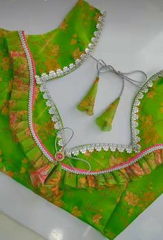 Blouse Design Hands, Basic Blouse Designs, Floral Blouse Designs, Latest Blouse Neck Designs, Brocade Blouse Designs, Lace Blouse Design, Patch Work Blouse Designs, Latest Blouse Designs Pattern, New Saree Blouse Designs