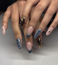 Nails Gold Chrome, Chrome Snake, Snake Skin Nails, Fall Nail Art Ideas, Nail Polish Shades, Ready For Autumn, Chrome Nails Designs, Different Nail Shapes, Nails Gold