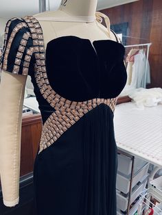 Elegant and classic bespoke mother of the bride/groom gowns inspired by the vintage old Hollywood essence & the golden age of elegance. Vintage Old Hollywood, Black Formal Gown, Black Formal, Cocktail Attire, Silk Gown, The Golden Age, Formal Gown, Plum Purple, Polyester Satin