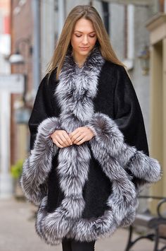 Peruvian Alpaca Cape with Canadian Silver Fox Fur Trim. Mode Ab 50, Winter Cloak, Faux Fur Cape, Cashmere Cape, Fur Cape, Fur Accessories, Ladies Poncho, Wool Cape, Capes For Women