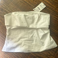 Never Worn And Very Flattering Elegant Strapless Cotton Top, Chic Zara Tube Top For Summer, Elegant Cotton Tube Top For Summer, Elegant Cotton Bandeau Tube Top, Zara Bandeau Tube Top For Spring, Zara Spring Bandeau Tube Top, Zara Sleeveless Tube Top For Summer, Zara Strapless Tops For Day Out, Corset Looks