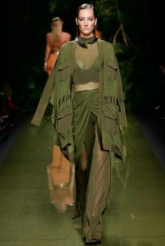 Balmain Fashion, Spring Coat, Green Outfit, Spring Summer 2017, Fashion 2017, Spring 2017, Military Fashion, Primavera Estate, Runway Fashion