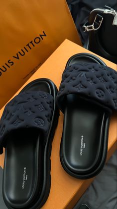 Lv Slides, Skor Sneakers, Pretty Sandals, Trendy Shoes Sneakers, Shoe Wishlist