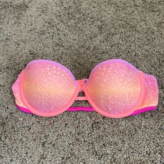 36 B, Never Worn Pink Strapless Bra With Padded Cups, Pink Fitted Strapless Bra, Pink Summer Swimwear With Padded Cups, Summer Fitted Pink Bra, Fitted Pink Summer Bra, Pink Underwire Swimwear Bra Friendly, Pink Fitted Push-up Swimwear, Summer Pink Bra With Padded Cups, Pink Bandeau Swimwear With Padded Cups