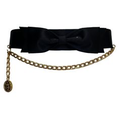 A fantastic "noughties” Chanel piece, this timeless waist belt will instantly elevate any outfit, for example by cinching the waist of an oversized blazer or dress. Crafted from black silk and smooth leatherette with gold-tone link chain and medallion ornament, it has a generous width and fastens with a refined rectangular gilt metal buckle at the back (see pictures 8 & 19). Ravishing silk satin central bow. Marked EU size 79, the belt is stamped "CHANEL 95 CC A - MADE IN FRANCE" in goldtone letters. A true iconic accessory from the house of Chanel for your every "ladylike" look ! Remark : last November, a less elaborate waist belt sold for more than USD 1'800 at the sale "The golden years of Karl Lagerfeld for Chanel - The Mouna Ayoub haute couture collection" in Paris. Fits approx. : US Paris Fits, Chanel Belt, Gold Belts, Golden Years, Moda Vintage, Oversized Blazer, Chanel Black, Vintage Chanel, Couture Collection