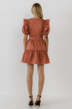 Aporta sofisticación y elegancia a tu guardarropa con este vestido con encaje y mangas abullonadas. Con escote redondo, este vestido se completa con inserciones de encaje, mangas abullonadas y detalle de volantes. La combinación perfecta de femenino y atrevido, esta hermosa pieza agrega encanto extra a cualquier ocasión especial. Haz una declaración y destaca con esta pieza inolvidable con su silueta atemporal. ¡Prepárate para lucir lo mejor posible con este precioso vestido!



 Escote redondo

 Detalle de encaje insertado

 Mangas abullonadas

 Detalle de volantes

 Cremallera invisible en el centro de la espalda

 Lavado de manos en frio

 No usa blanqueador

 No secar en secadora

 Plancha baja

 Exterior: 100% algodón

 Forro: 70% Poliéster 30% Algodón

 Exclusivo para decoración Puff Sleeve Mini Dress With Lace Trim, Feminine Puff Sleeve Dress With Lace Trim, Feminine Fitted Puff Sleeve Dress With Lace Trim, Puff Sleeve Mini Dress With Lace Trim For Brunch, Feminine Puff Sleeve Dress With Lace Trim For Brunch, Fitted Puff Sleeve Mini Dress With Lace Trim, Chic Mini Puff Sleeve Dress With Lace Trim, Chic Puff Sleeve Mini Dress With Lace Trim, Chic Puff Sleeve Ruffle Dress For Brunch