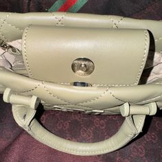 Steve Madden Purse. Nwot.. Beautiful Light Olive Green Color Elegant Shoulder Belt Bag For Shopping, Designer Beige Shoulder Bag With Zipper Closure, Designer Beige Shoulder Bag With Zipper, Designer Beige Bags With Zipper Closure, Elegant Rectangular Belt Bag With Zipper Closure, Designer Beige Satchel With Zipper Closure, Elegant Crossbody Belt Bag With Zipper Closure, Elegant Crossbody Belt Bag With Zipper, Elegant Belt Bag For Daily Use With Zipper