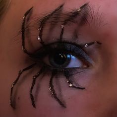 Fall Inspired Eye Makeup, Halloween Makeup Spider Eye, Spider On Eye Makeup, Monster Eye Nails, Spider Themed Makeup, Spiderman Makeup Ideas, Spider Eyes Makeup, Wednesday Makeup Look, Witch Make Up Halloween