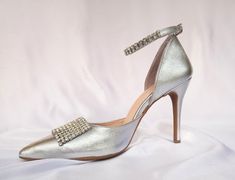 Check out this item in my Etsy shop https://www.etsy.com/listing/887117354/silver-wedding-bridal-shoeshandmade Heels For Bride, Wedding Sandals For Bride, Leather Wedding Shoes, Bridal Pumps, Rhinestone Pumps, Jeweled Shoes, Silver High Heels, Wedding Shoes Flats, Dressy Shoes