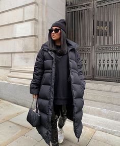 Mode Dope, Winter Mode Outfits, Long Puffer Jacket, Getting Bored, Classy Winter Outfits, Mode Zara, Look Plus Size, Looks Street Style