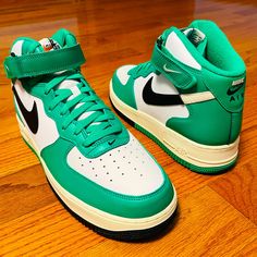 Elevate Your Shoe Game With These Nike Air Force 1 Mid '07 Split Remix Sneakers. With A Bold Green, White, And Black Colorway, These Men's Shoes Are Perfect For Activewear Or Casual Occasions. The Lace-Up Closure And Mid-Top Shoe Shaft Style Provide A Comfortable And Adjustable Fit, While The Cushioned And Breathable Features Make Them Ideal For Summer, Fall, And Spring Seasons. Crafted With Synthetic Upper Material And Rubber Outsole Material, These Sneakers Are Durable And Perfect For Beach, C Green Basketball Shoes With Boost Midsole For Streetwear, Green Sporty Basketball Shoes For Streetwear, Sporty Green Basketball Shoes For Streetwear, Green High-top Basketball Shoes For Streetwear, Casual Green Basketball Shoes For Streetwear, Sporty Green Custom Sneakers For Streetwear, Casual Mid-top Skate Shoes With Air Max Cushioning, Urban Green High-top Custom Sneakers, Green Urban High-top Sneakers For Streetwear