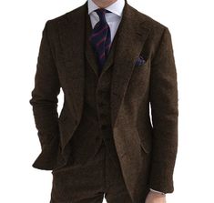 Elegance meets warmth in our 2024 Fashion Casual Brown Wool Tweed Men's Suit, a perfect choice for winter weddings and formal occasions. This 3-piece Herringbone set features a finely crafted jacket, vest, and pants that effortlessly blend style and comfort. The tailored herringbone pattern of the jacket exudes sophistication, making it a versatile piece for any formal affair. Constructed with high-quality brown wool tweed, it provides both insulation and a modern aesthetic. The jacket is designed to keep you warm while ensuring you stand out with refined style. The matching vest adds a layer of charm and completes the ensemble. Its tailored fit enhances your silhouette, creating a polished look that's ideal for weddings and other special events. The vest's design seamlessly complements th Tweed Groom, Wedding Blazers, Groom Tuxedo, Trendy Mens Fashion, Straight Clothes, Traje Casual, Tuxedo Wedding, Jacket Vest, Wedding Formal