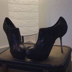 Black Glitter Bootie 9 Size Shoes Brand, Black Glitter, Shoes Heels Boots, Bootie, Shoes Women Heels, Heeled Boots, Shoes Heels, Glitter, Women Shoes