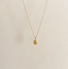 FREE SHIPPING, 14k yellow solid gold drop necklace. It can be produce 14k rose gold and white gold. DETAILS Chain is shown length approx. 40 cm (16 inch) and thickness is 1mm (0.04 inch). Pendant height is 0.6 cm (0.23 inch). Chain can be lengthened for choosing option. The chain has a spring ring clasp. You may order a shorter or longer chain by leaving a note during checkout. MATERIALS All our jewelry are made of 14 karats solid gold. We like to use yellow gold, white gold and rose gold to ple Necklace For Wedding, Gold Drop Necklace, Gold Schmuck, Delicate Gold Necklace, Pendant Necklace Simple, Gold Chain Choker, Small Necklace, Real Gold Jewelry, Necklace Bridal