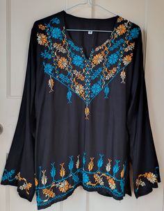 "*An authentic, vintage Bohemian Egyptian tunic top with beautiful Arabic embroidered decorative detail. *Scoop neckline with small split. *Side splits *  Polyester material/mixed fibres *A rare find, not available on the High Street, with the essence of original vintage 70s style.  *Not to be missed!! Measurements:    Chest:  38\"    Length:  27\"     Hem:  44\"" 70s Mode, 70s Vintage Fashion, Black Tunic Tops, Embroidered Tunic Dress, Casual Tunics, Urban Dresses, 70s Style, Embroidered Tunic, Women Tunic Tops